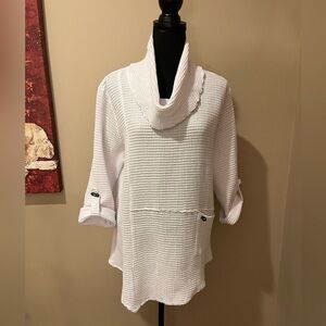 FOCUS WAFFLE COWL-NECK TUNIC IN WHITE, size Small
